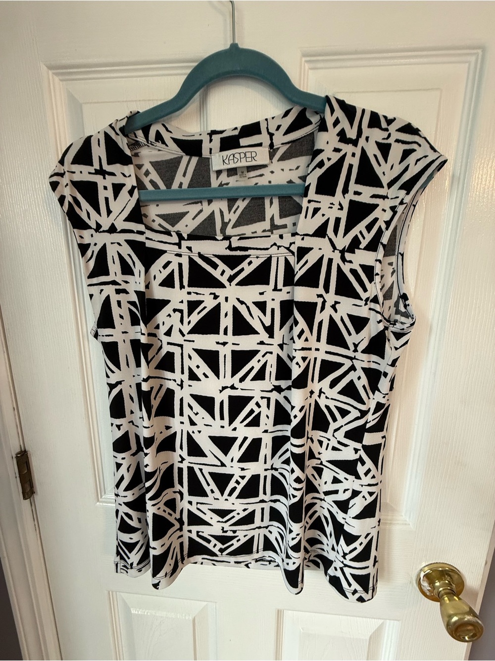 2 Kasper sleeveless blouses. Dress up or dress down. Suits, nice slacks or jeans - Picture 3 of 5